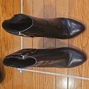 Black leather and suede black ankle booties